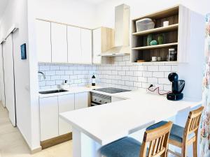 Pambnb - Modern Beachfront Apartment Hideaway