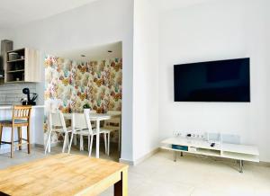 Pambnb - Modern Beachfront Apartment Hideaway