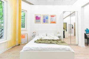 Duplex Condo Prime Location 2BTH 2 Studios