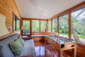 Sequoia River House, close to SNP, 2 Decks on Amazing River on 7acres