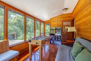 Sequoia River House, close to SNP, 2 Decks on Amazing River on 7acres
