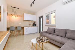 Apartments with a parking space Losinj, Losinj - 21616