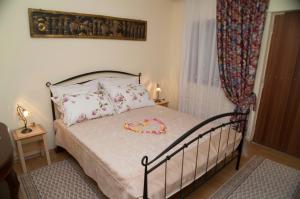 Seaside house with a swimming pool Split - 22890