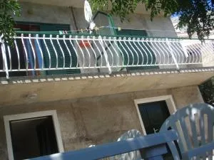 Apartments by the sea Mimice, Omis - 23074 - Kutleša