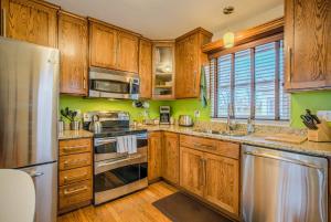 Cozy Gem Near Bike Trails & Downtown Pets OK