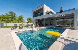 Stunning Home In Zadar With Outdoor Swimming Pool