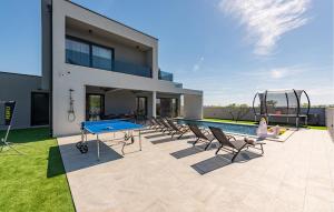 Gorgeous Home In Zadar