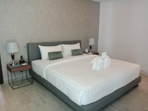 Lets Phuket Twin Sands Resort & Spa