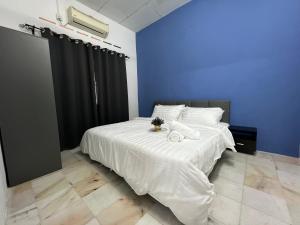 Near 7ELEVE KFC 10pax 3BR Hutan Melintang by willz