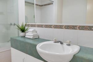 Wallaby Beach House - Resort-style Comforts