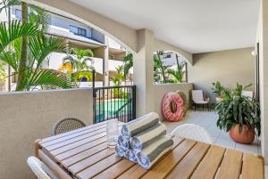 Poolside on Martyn - Relax by the Resort Pool