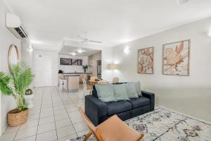 Poolside on Martyn - Relax by the Resort Pool