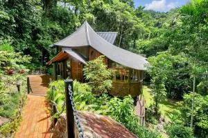 Hideaway Treehouse - A Secluded Rainforest Retreat - Tinaroo