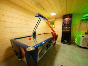 Maisons de vacances Chalet familial confortable avec spa, proche Gerardmer et station de ski, ideal ete et hiver. - FR-1-589-469 : photos des chambres