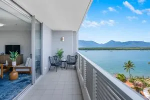 Central Haven Couples Retreat at Harbour Lights - Fitzroy-sziget