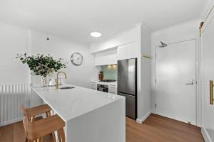 Stunning! 2Bed, 1Bath, 1Car, VIEWS - CBD