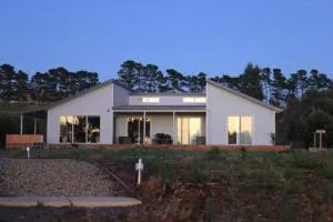 Waterside living: the Tide House, Tasman Peninsula - Dunalley