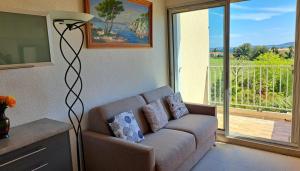 T2 ensoleillé, vue mer et champ, climatisé
