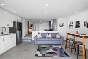 Luxury Condo in the heart of hotel zone!