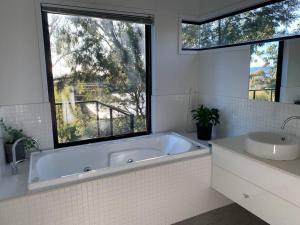 Modern executive house, stunning views over Hobart