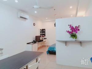 #10 Studio SS15 First Subang Courtyard--2mins to SS15 LRT !2-3PAX!