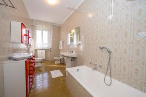 Margherita near lake - Family Friendly - Happy Rentals