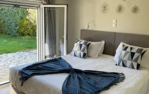 Georgia's Apartments, Ipsos Corfu - Análipsis