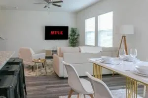 Le Plaza I Resort Pool I BMT, Lackland, Fiesta Siesta - Dilley