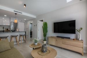 Los Camaleones by Ĥ - Playa de los Haraganes HLHC2004PE63