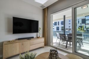 Los Camaleones by Ĥ - Playa de los Haraganes HLHC2004PE63