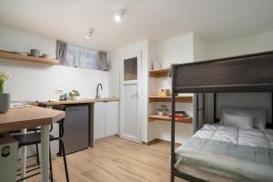 Central new 12 sqm room