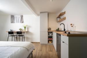 Central new 20 sqm room