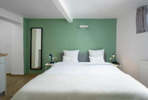 Central new 20 sqm room