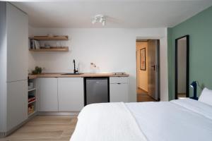 Central new 20 sqm room