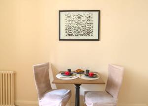 La Lumiere Eiffel Walk to Tower