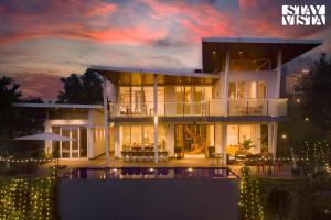 StayVistas Del Lago Farms - Lakeview Villa with Infinity Pool, Projector & Indoor-Outdoor Games