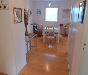 Appartements A 8 min a pieds de la plage, du centre ville et du Brittany Ferries : photos des chambres