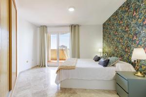 Oasis with terrace and sea views with rooftop pool