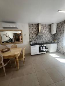 Apartamento loft, jardín y piscina privada