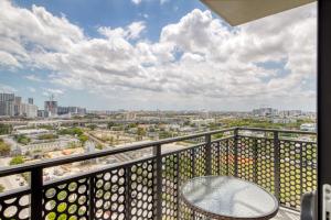 Blueground Wynwood gym roof pool nr Midtown MIA-101