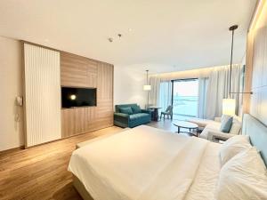 Luxury Apartment A La Carte Ha Long with Ocean view