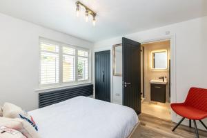 Flat 2, 161 Crescent Road Luxury Apartment