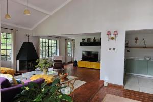 Pumbaa Farmhouse + Cottages