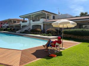 LIKE at HOME n 11 Poolside Paradise Patio img18