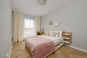 Michalczyka Stylish Apartment with Parking in the City Center of Wrocław by Renters