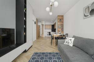 Michalczyka Stylish Apartment with Parking in the City Center of Wrocław by Renters