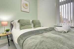 Stunning and Lovely 3 Bed House - Catch 22