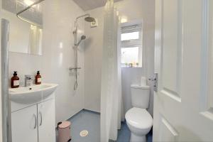 Stunning and Lovely 3 Bed House - Catch 22