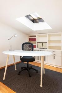 Elegante Bilocale con postazione lavoro San Babila