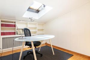 Elegante Bilocale con postazione lavoro San Babila